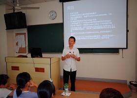 “選擇”的真谛――記2014級新生講堂